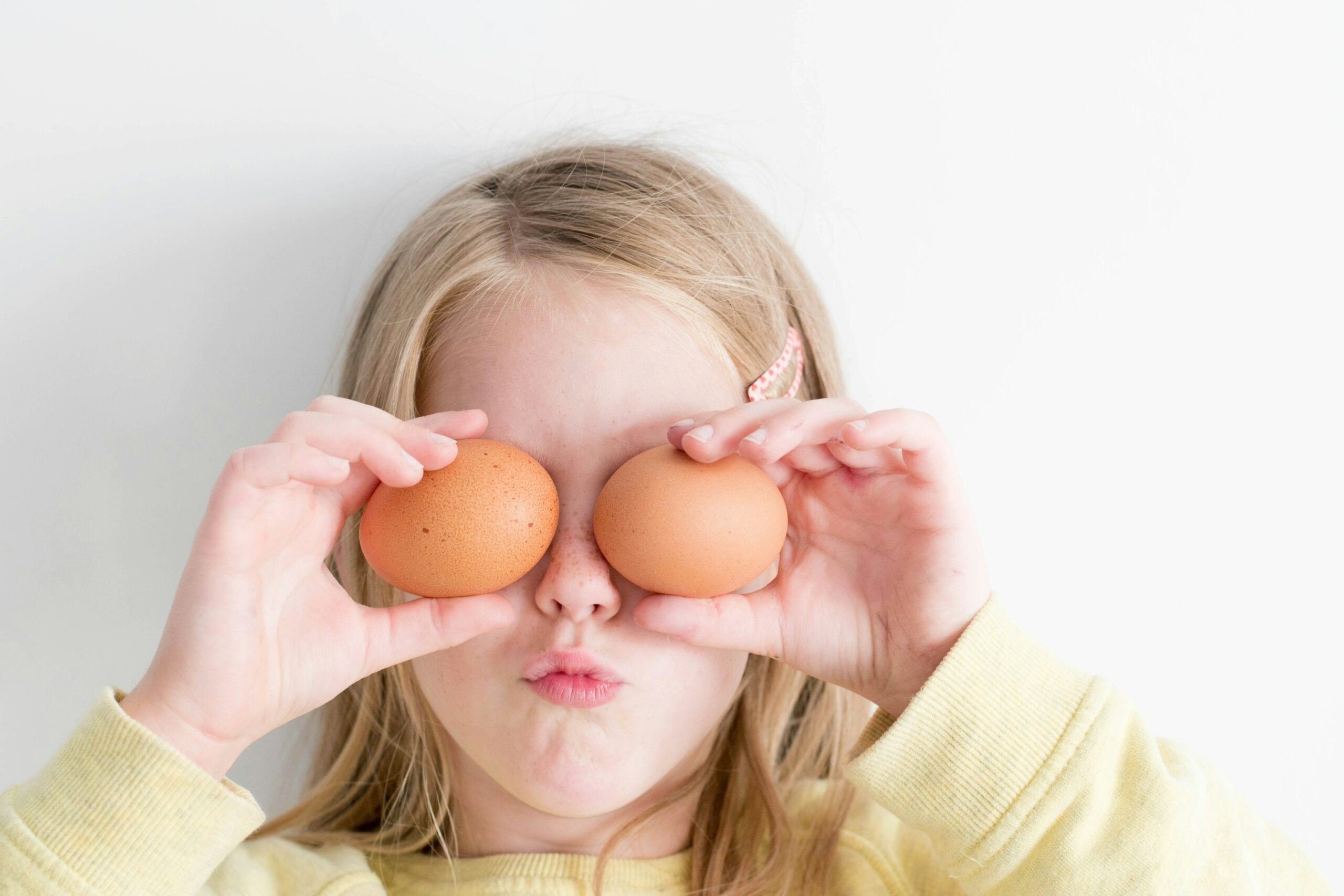 hannah-tasker-ZBkH8G4_yyE-unsplash enfant qui joue